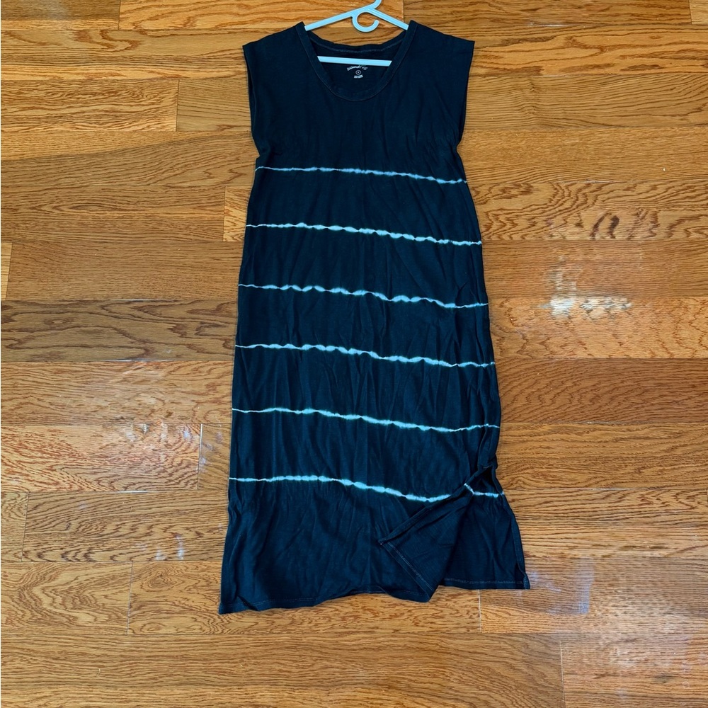Sleeveless Black and White Tie-Dye Dress
